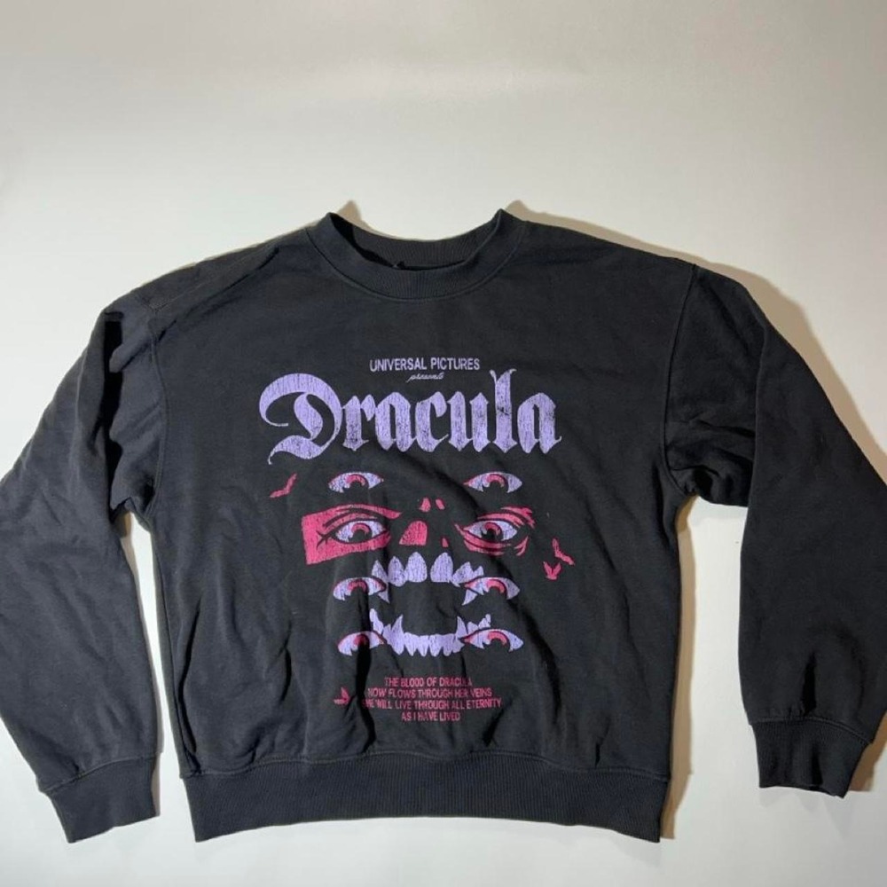 Universal Studios Monsters Dracula Graphic Sweatshirt Womens Size XS Black
